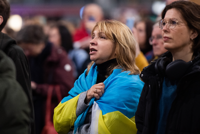 911180 Afbeelding van de 1-jarige herdenking van de Russische inval in de Oekraïne in de Jaarbeurs te Utrecht.